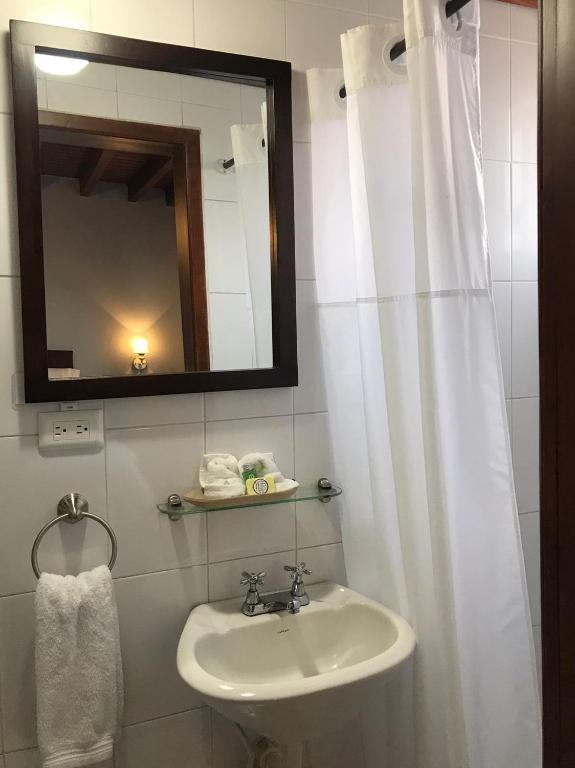 Koupelna v ubytování Hotel Colonial San Agustin
