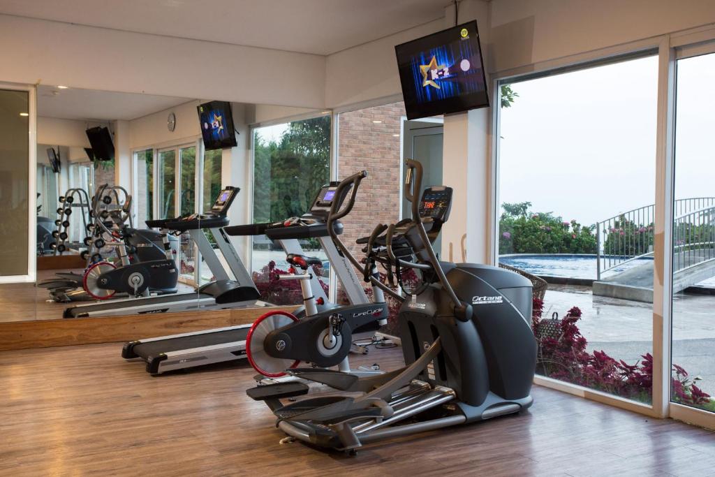 Fitness centrum a/nebo fitness zařízení v ubytování Amartahills Hotel and Resort