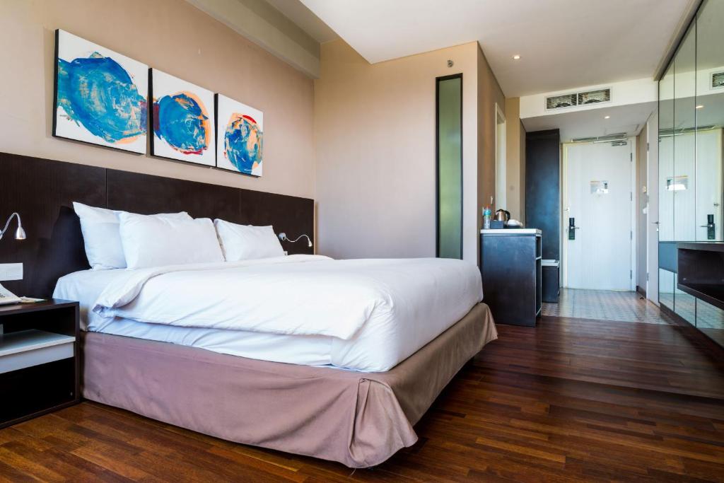 Amartahills Hotel and Resort - Deluxe Double Room With Balcony