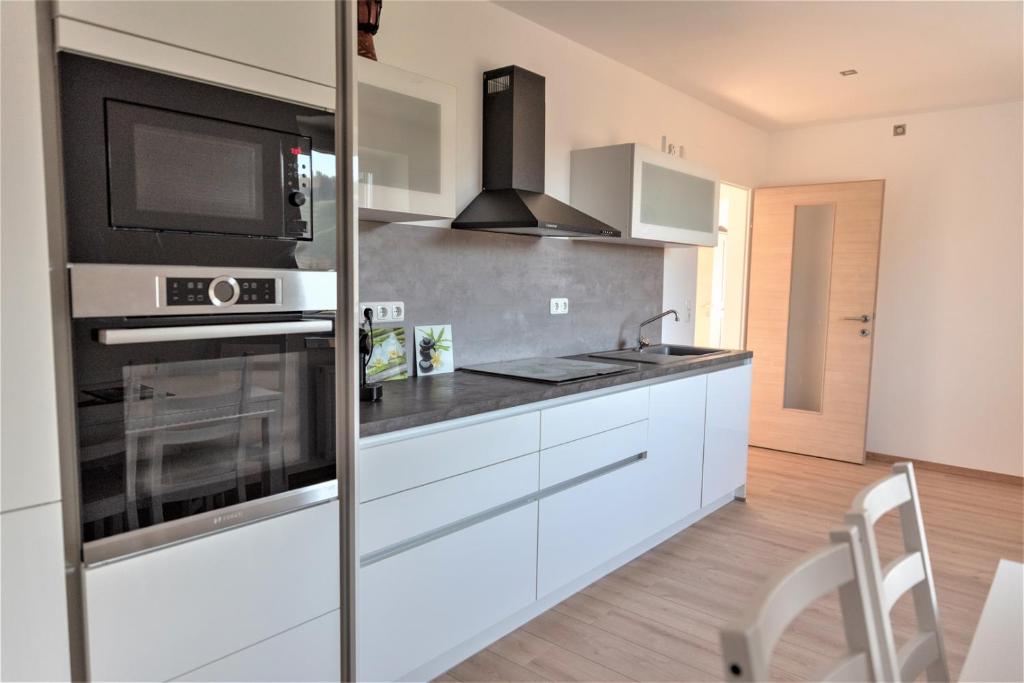 Kuchyň nebo kuchyňský kout v ubytování CLAUS RESCH APPARTEMENTS