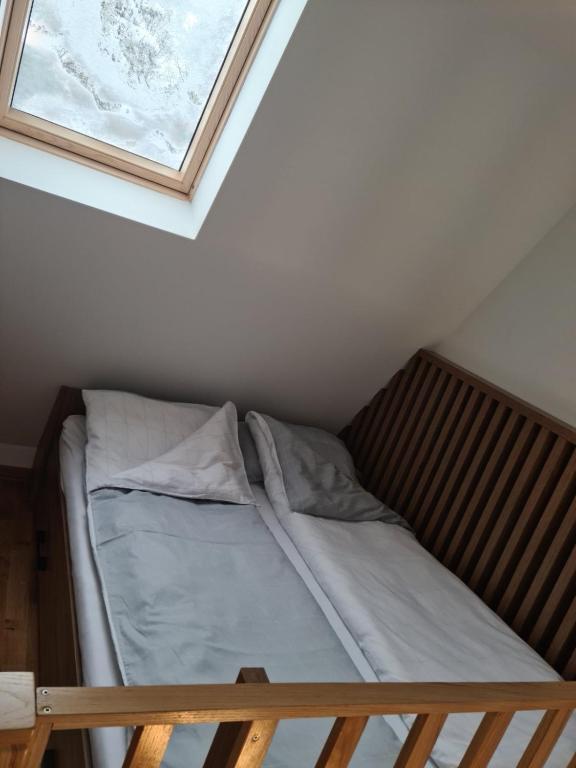 Postel nebo postele na pokoji v ubytování Apartman Pahuljica Divčigora