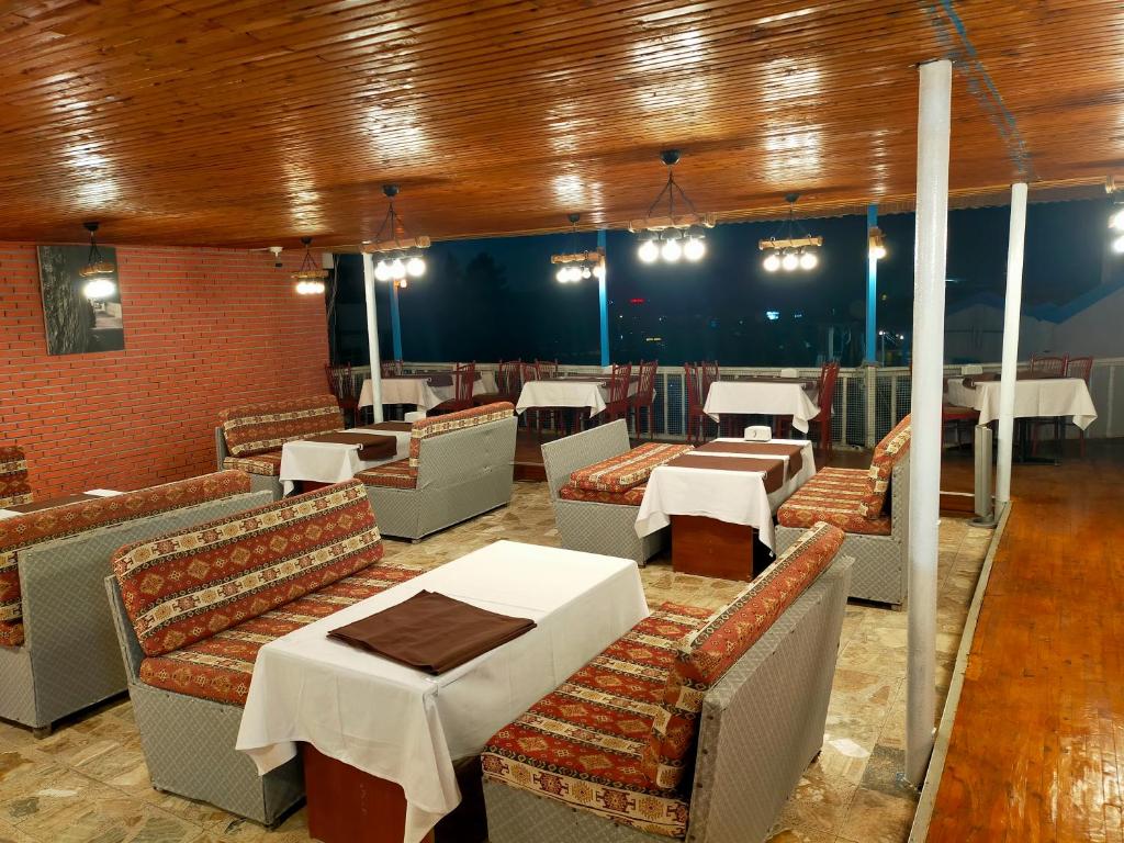 Posezení v ubytování Mustafa Hotel