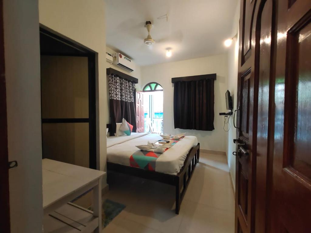 Postel nebo postele na pokoji v ubytování RJ14 Accommodations at Baga Beach