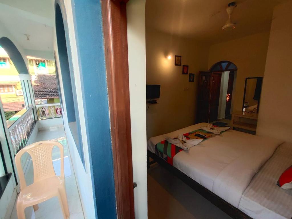 Postel nebo postele na pokoji v ubytování RJ14 Accommodations at Baga Beach