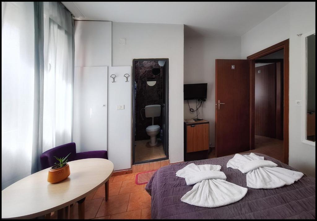 Postel nebo postele na pokoji v ubytování Guest House De Rada