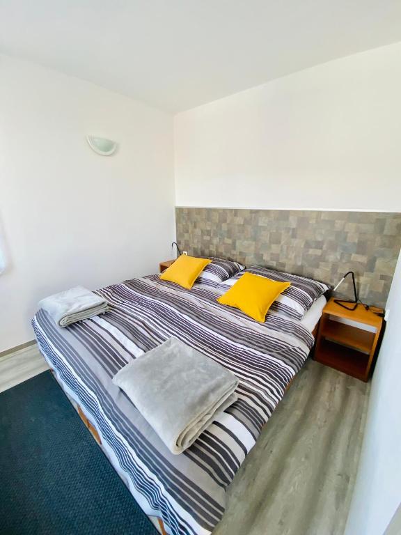 Postel nebo postele na pokoji v ubytování Apartmány na Horce