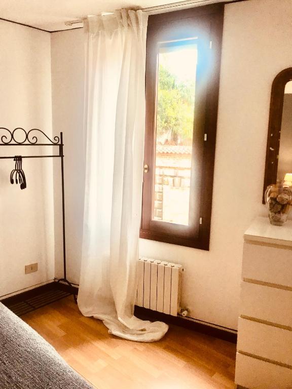 Postel nebo postele na pokoji v ubytování Venice and Venice Apartments - private rooms in shared apartment