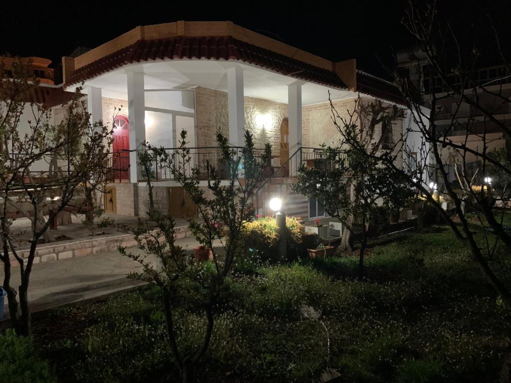 Hillside Apartments - Image 7