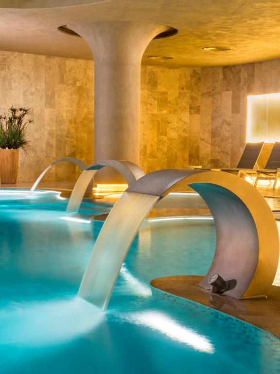 A piscina localizada em Tasigo Eskisehir ou nos arredores