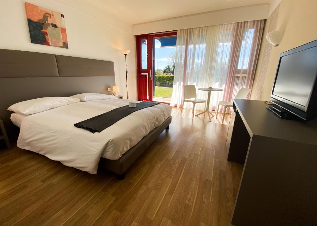 TV a/nebo společenská místnost v ubytování Hotel Serpiano