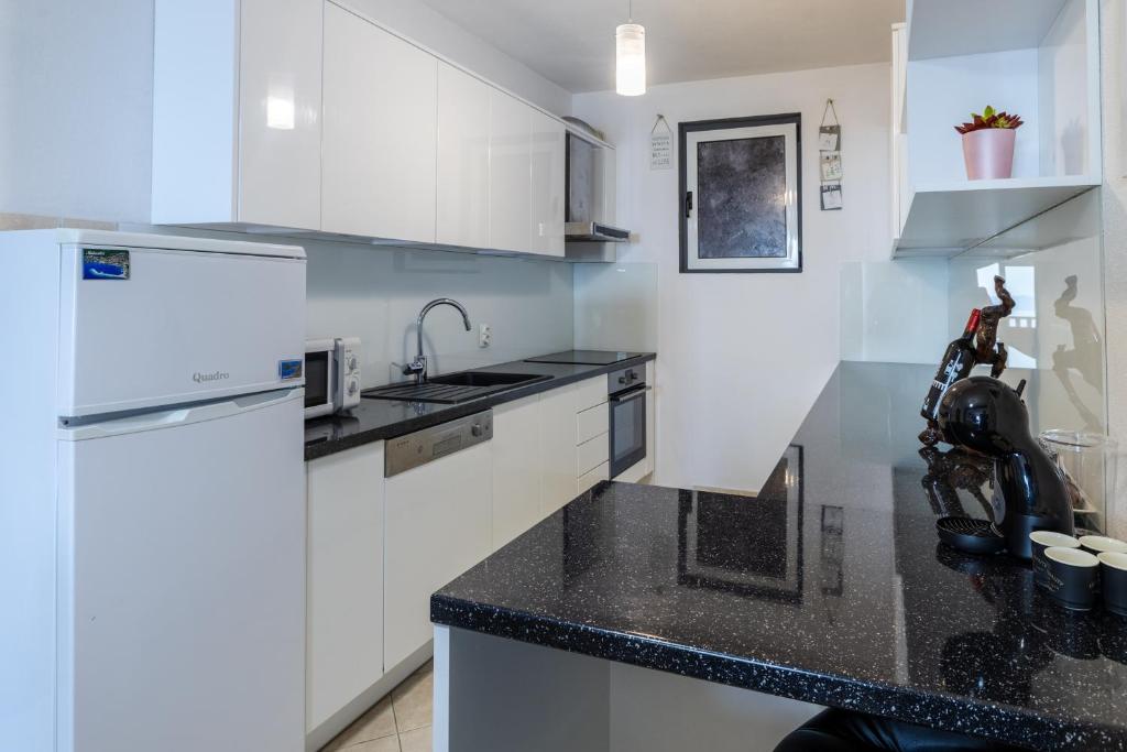 Kuchyň nebo kuchyňský kout v ubytování Apartment Dany - Free Beach Parking