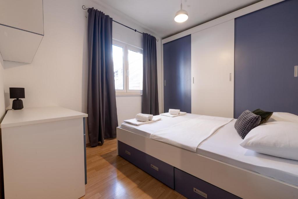 Postel nebo postele na pokoji v ubytování Apartment Dany - Free Beach Parking