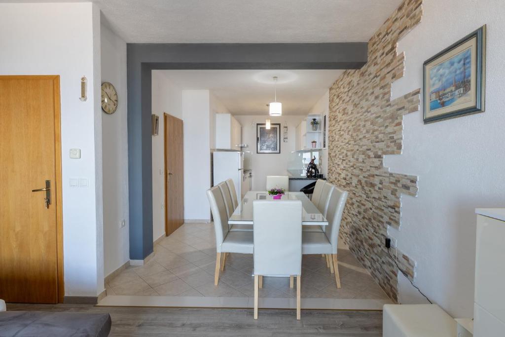Kuchyň nebo kuchyňský kout v ubytování Apartment Dany - Free Beach Parking