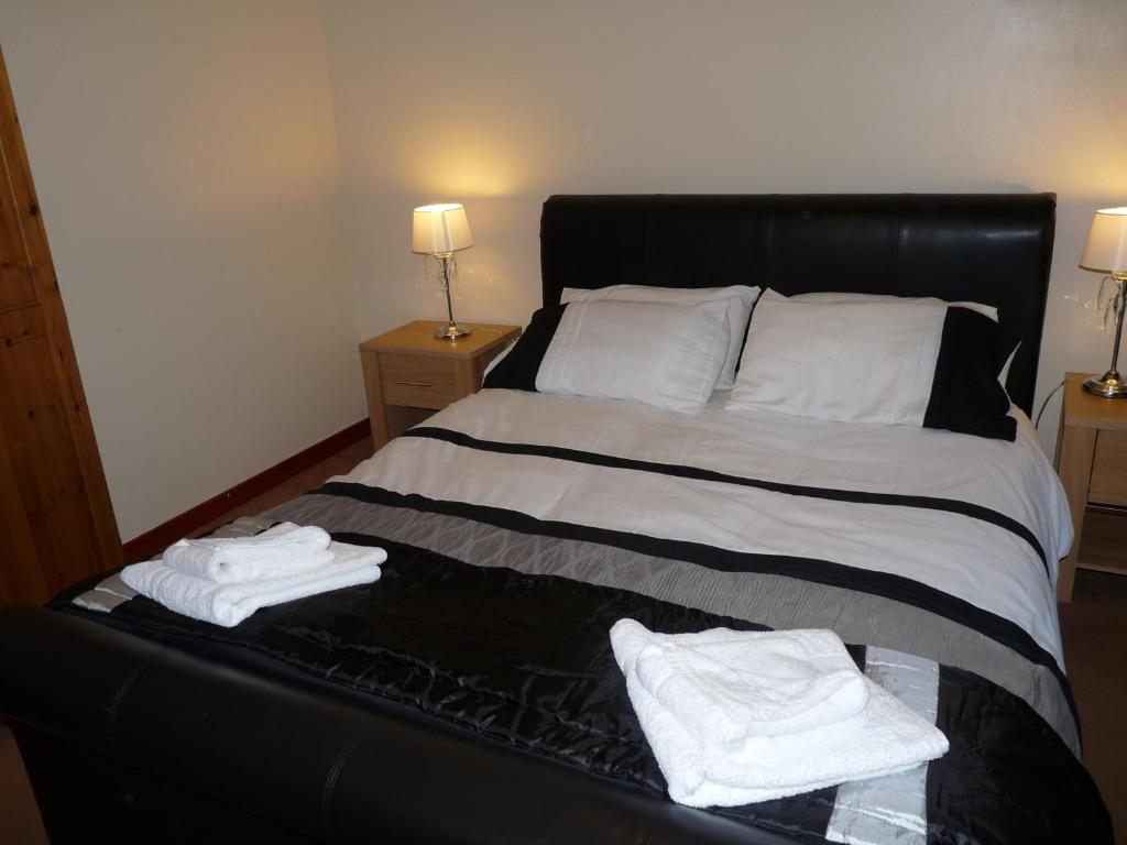 Ein Bett oder Betten in einem Zimmer der Unterkunft Glengorm Guest House