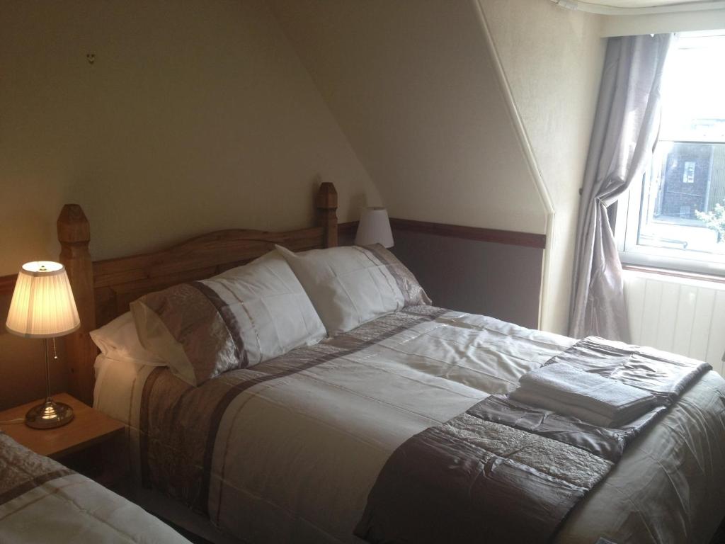 Ein Bett oder Betten in einem Zimmer der Unterkunft Glengorm Guest House