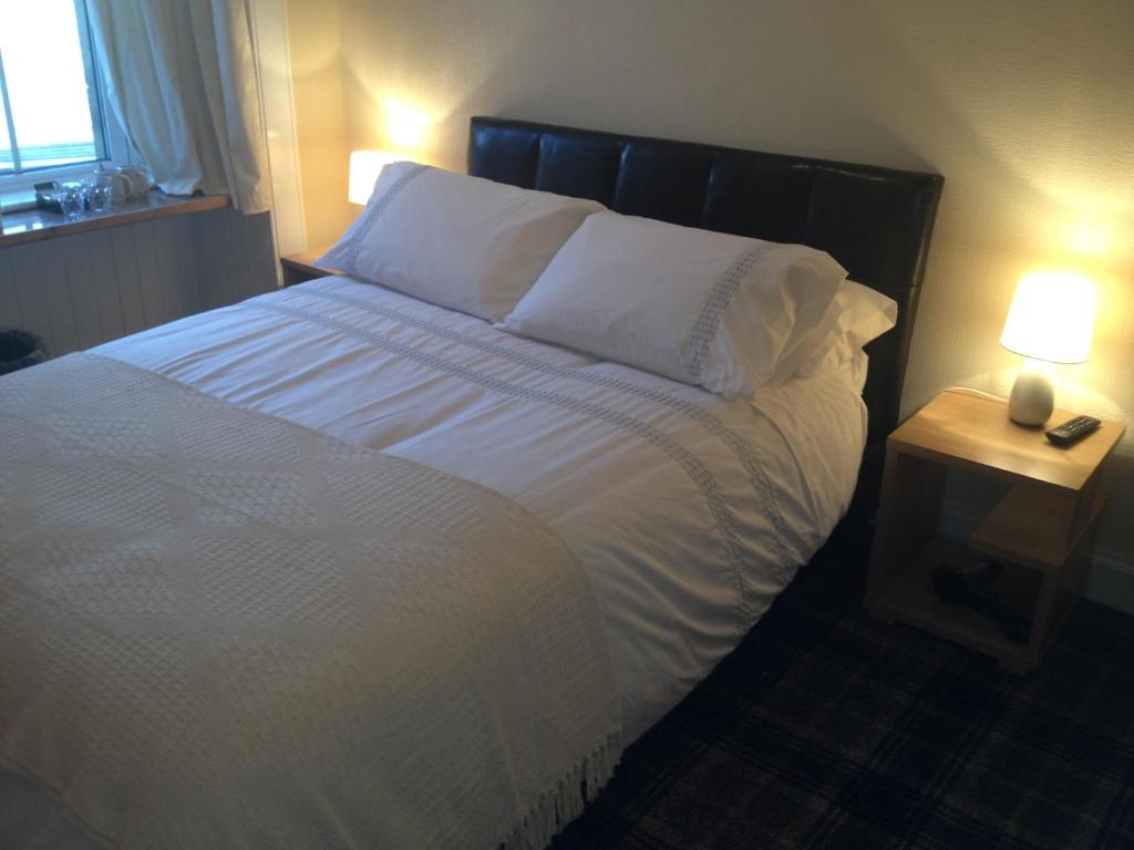 Ein Bett oder Betten in einem Zimmer der Unterkunft Glengorm Guest House