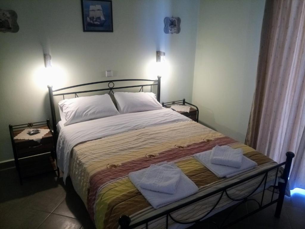 Postel nebo postele na pokoji v ubytování Evgenia Rooms