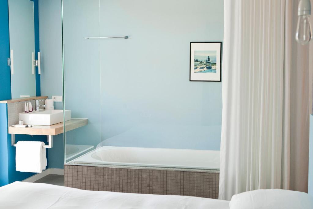 Postel nebo postele na pokoji v ubytování Vesper Hotel