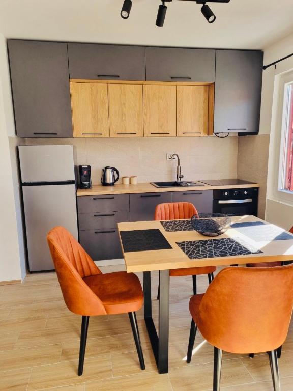 Kuchyň nebo kuchyňský kout v ubytování OM Apartment