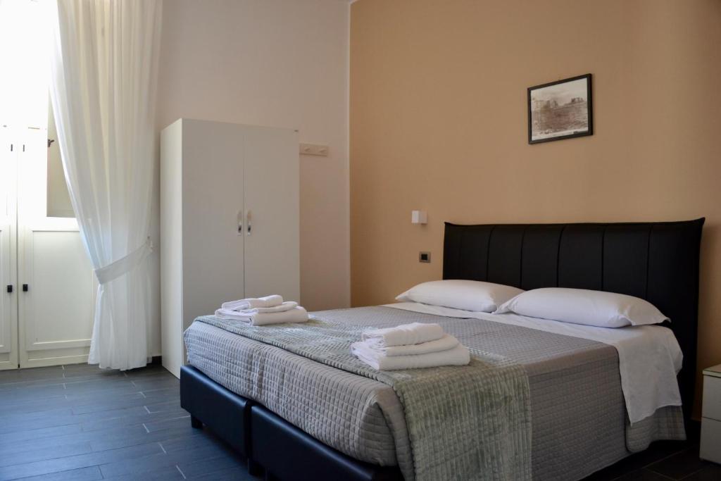 Posteľ alebo postele v izbe v ubytovaní Le Porte di Napoli - Rooms