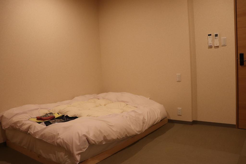Postel nebo postele na pokoji v ubytování 城崎温泉 小宿 紬 tsumugi