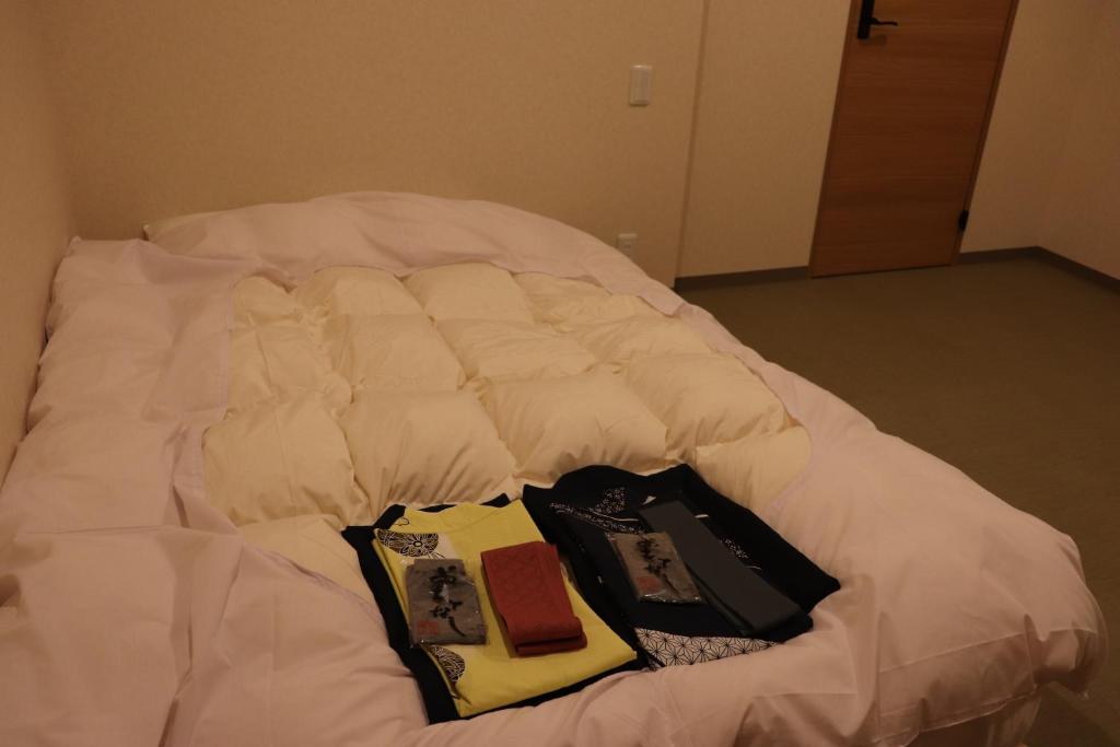 Postel nebo postele na pokoji v ubytování 城崎温泉 小宿 紬 tsumugi