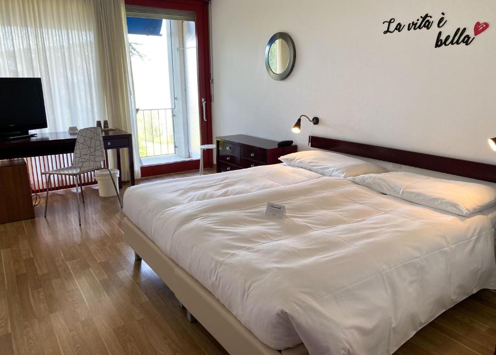 Postel nebo postele na pokoji v ubytování Hotel Serpiano