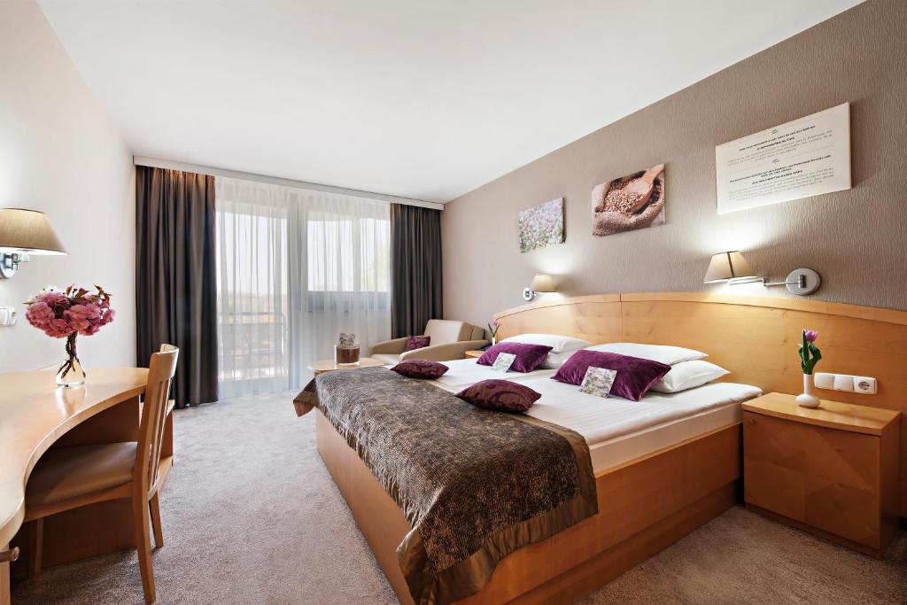 Postel nebo postele na pokoji v ubytování Hotel Ajda - Terme 3000 - Sava Hotels & Resorts