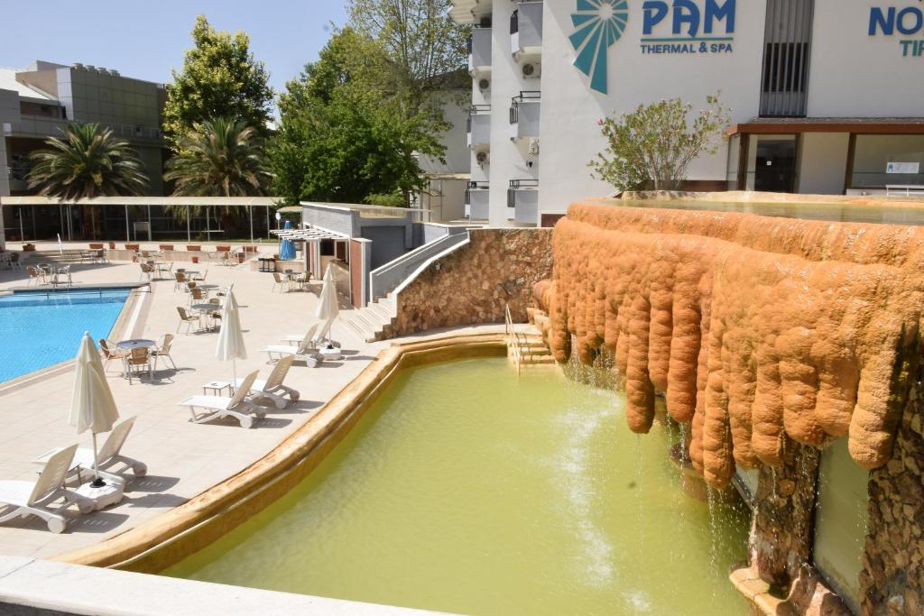 Bazén v ubytování Pam Thermal Hotel Clinic & Spa nebo v jeho okolí