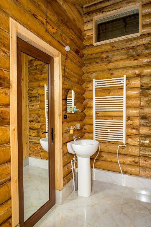 Koupelna v ubytování Snow Time Eco Chalet