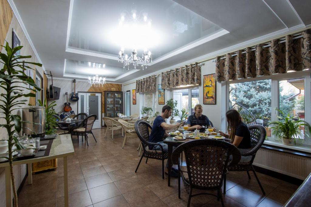 Hosté ubytování Kausar Hotel