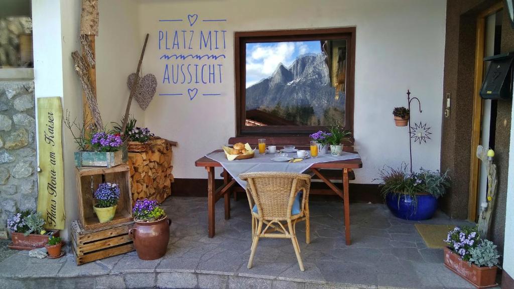 Fotografia z galérie ubytovania Haus Flora am Kaiser v destinácii Niederndorf