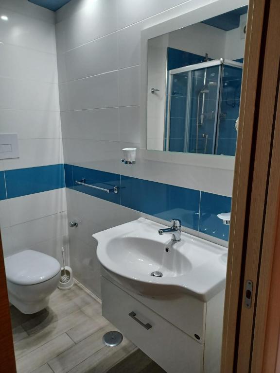 Kúpeľňa v ubytovaní Casa vacanza lifra 2