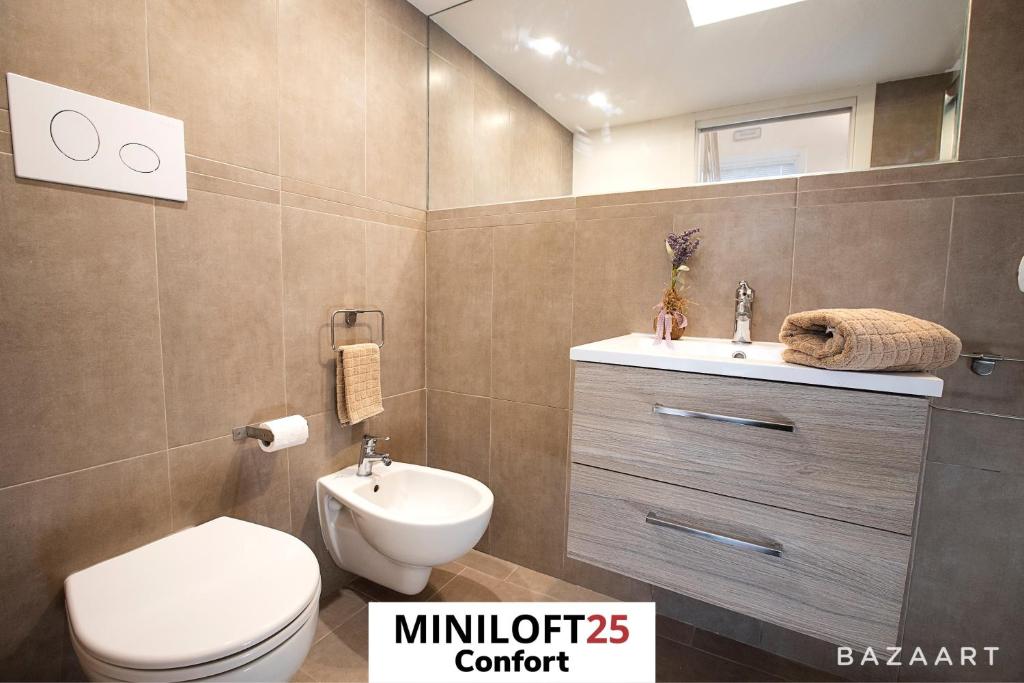A bathroom at MiniLoft25