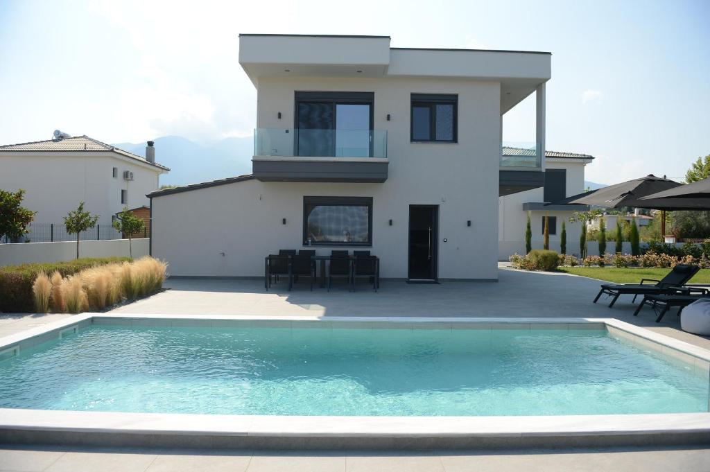Πισίνα στο ή κοντά στο Luxury Villa Plaka Litochorou with Pool