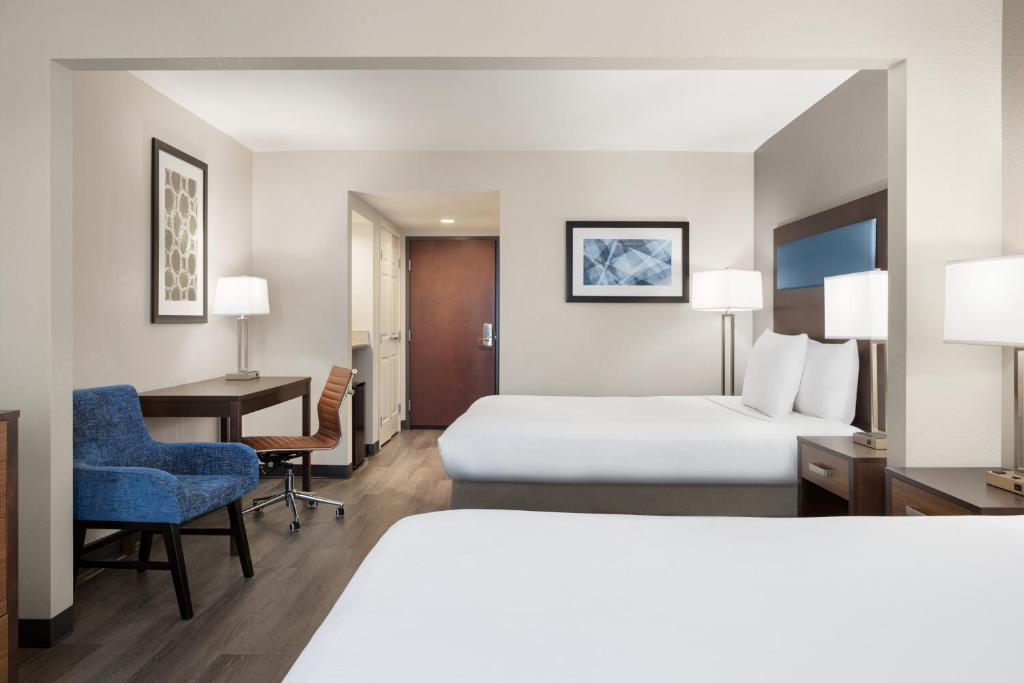 Wingate By Wyndham Southport - King/Queen Room - Non-Smoking