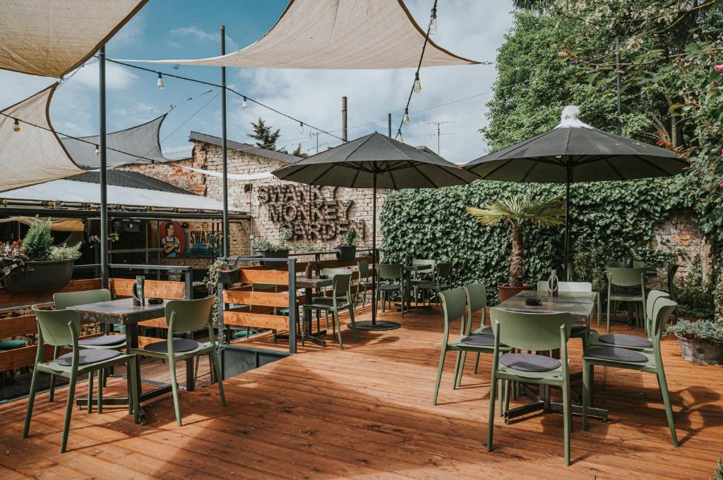 Reštaurácia alebo iné gastronomické zariadenie v ubytovaní Stay Swanky Hostel