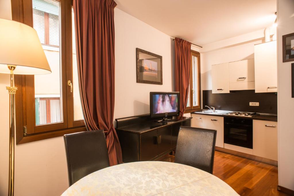 Le Vele di Venezia - Randa - Two-Bedroom Apartment With Canal View