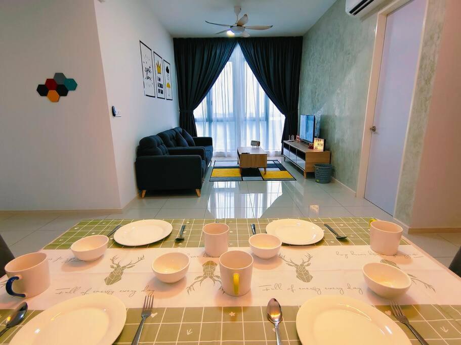 Posezení v ubytování T1-2601 High floor Amazing View 3BR 8pax NETFLIX!!LegolandGleneagles By STAY