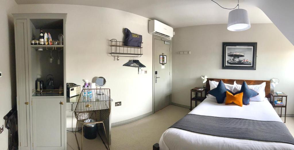 The Ginger Pig - Resim 37