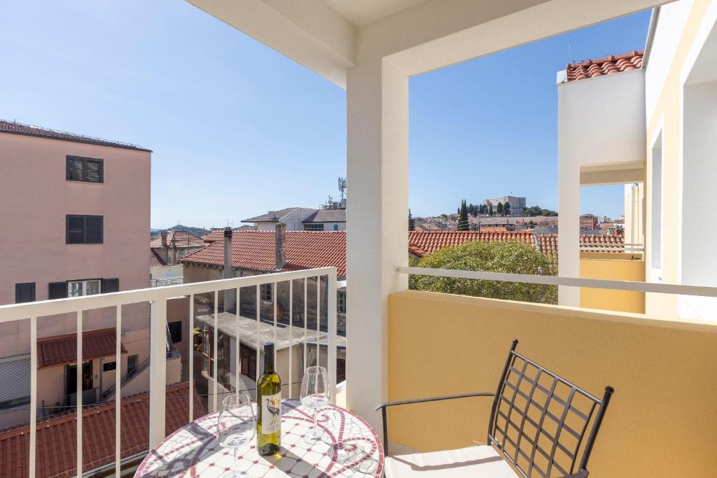 Balkón alebo terasa v ubytovaní PORTO SERENO apartments