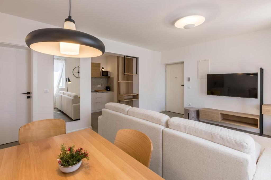 Kuchyňa alebo kuchynka v ubytovaní PORTO SERENO apartments