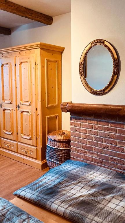 Postel nebo postele na pokoji v ubytování Penzion, Restaurace Jaro Věšín Brdy