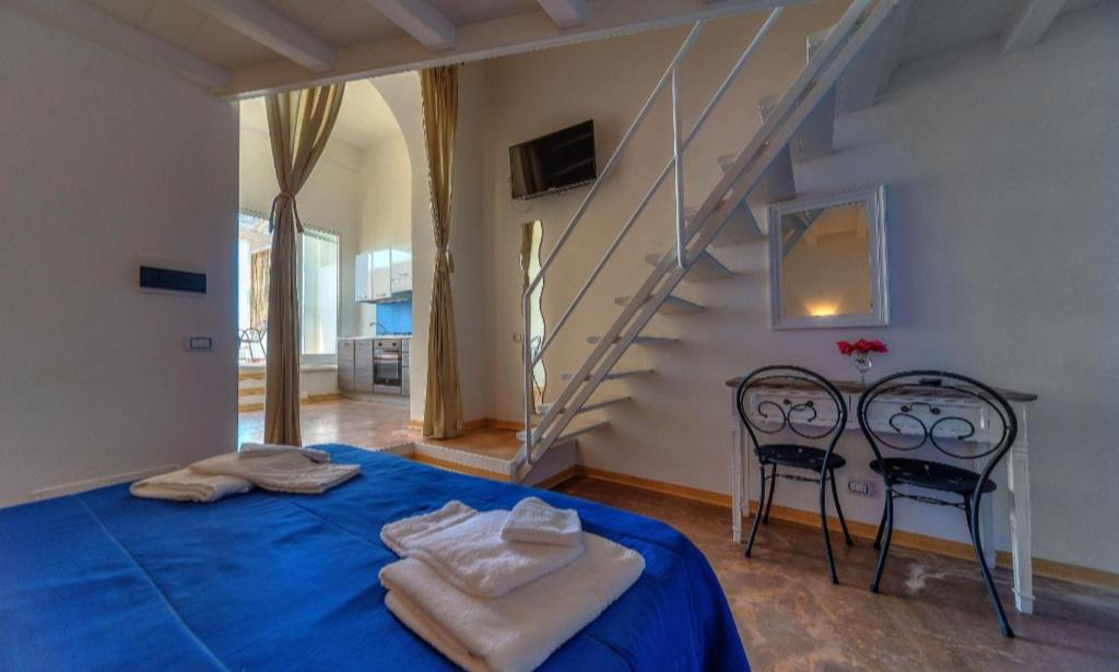 a hotel room with a bed, table and chairs at Hotel Borgo Cacciatori in Ventotene
