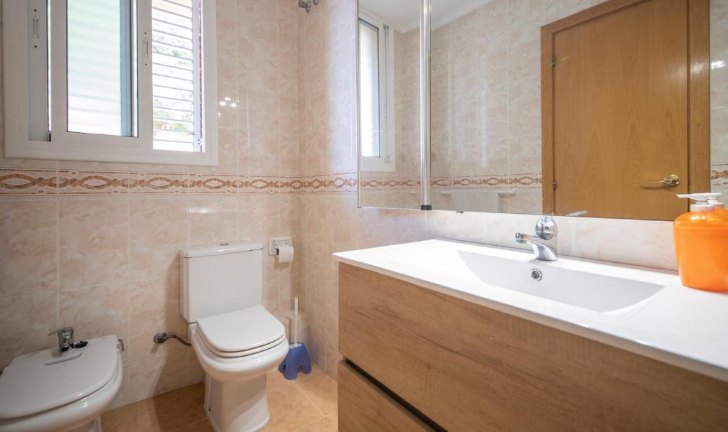 Fotografia z galérie ubytovania TarracoHomes, TH151 Casa Familiar con Terraza y Piscina en Tamarit v destinácii Tarragona