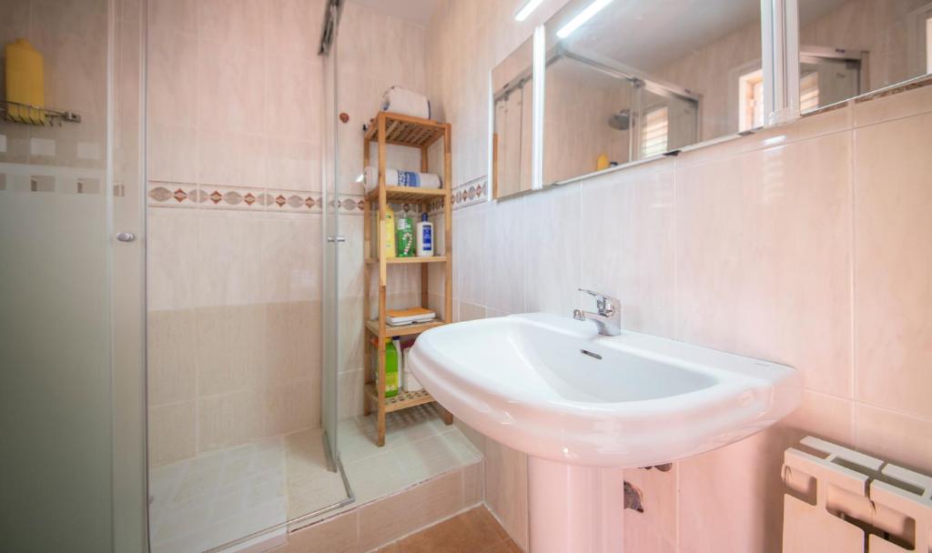 Fotografia z galérie ubytovania TarracoHomes, TH151 Casa Familiar con Terraza y Piscina en Tamarit v destinácii Tarragona