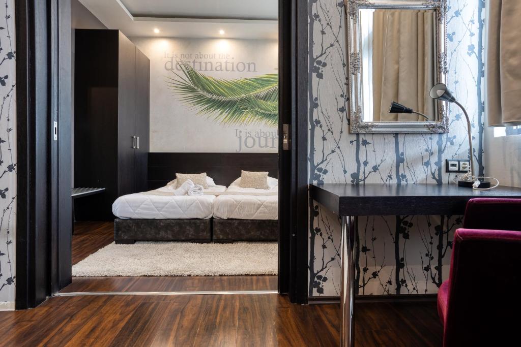 Gallery Art Hotel - 15