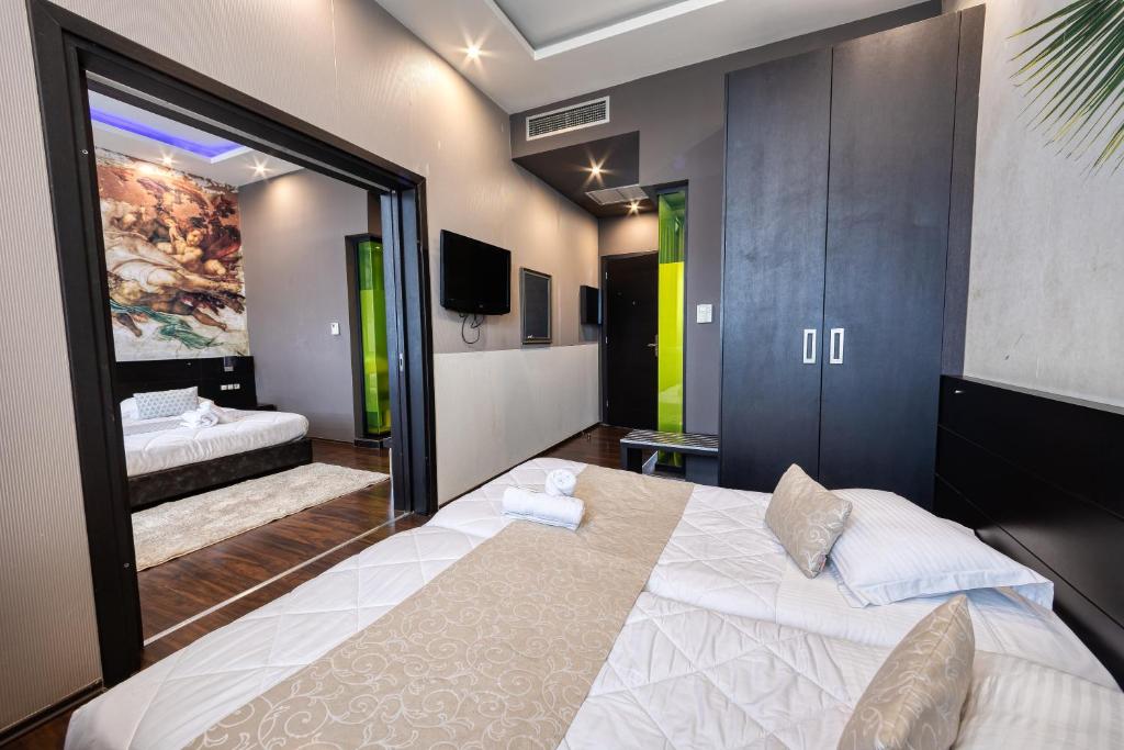 Gallery Art Hotel - 18