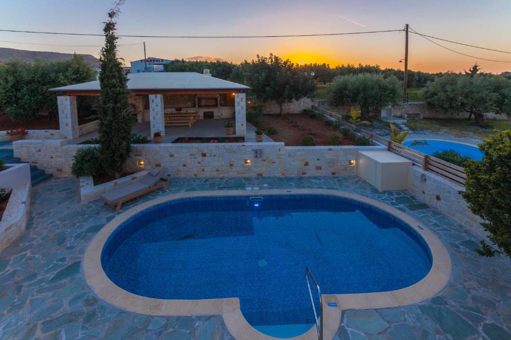 Bazén v ubytovaní Villa Dafni with Private Pool alebo v jeho blízkosti