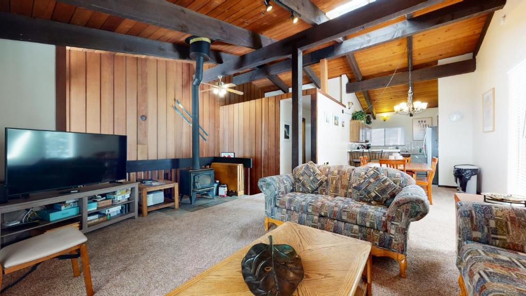 a living room with a couch and a tv at Mammoth Estates Condo - Near Village at Mammoth & Pet Friendly in Mammoth Lakes